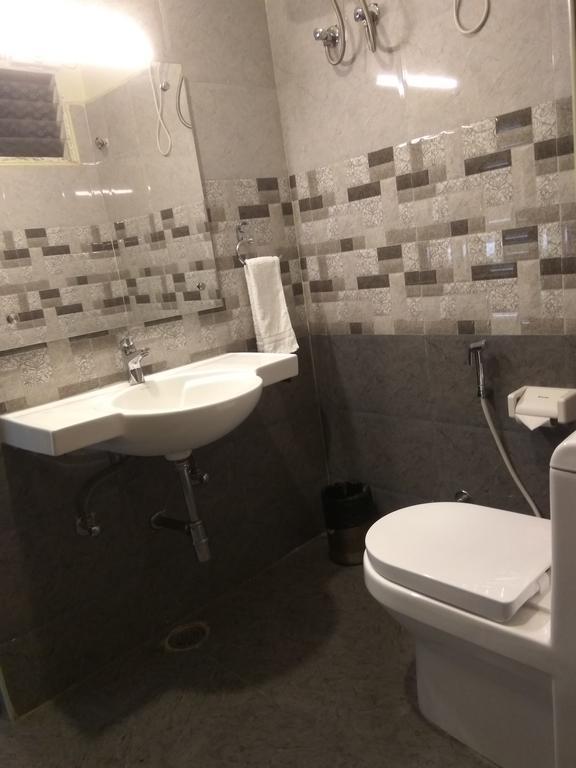 Hotel Olympia Inn Hyderabad Bagian luar foto